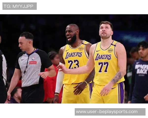 德隆谈东契奇与詹姆斯关系不佳未扶摔倒事件引发热议