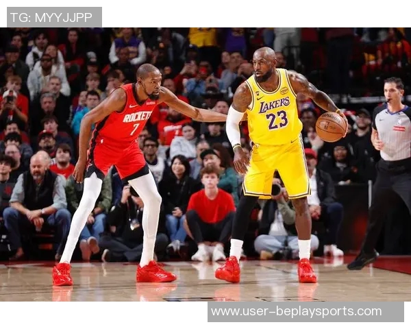 詹姆斯与杜兰特同场竞技虽体力不支却依然享受比赛的乐趣